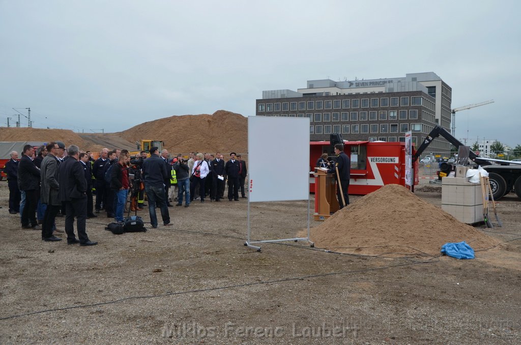 Erster Spatenstich Neues Feuerwehrzentrum Koeln Kalk Gummersbacherstr P078.JPG - Miklos Laubert